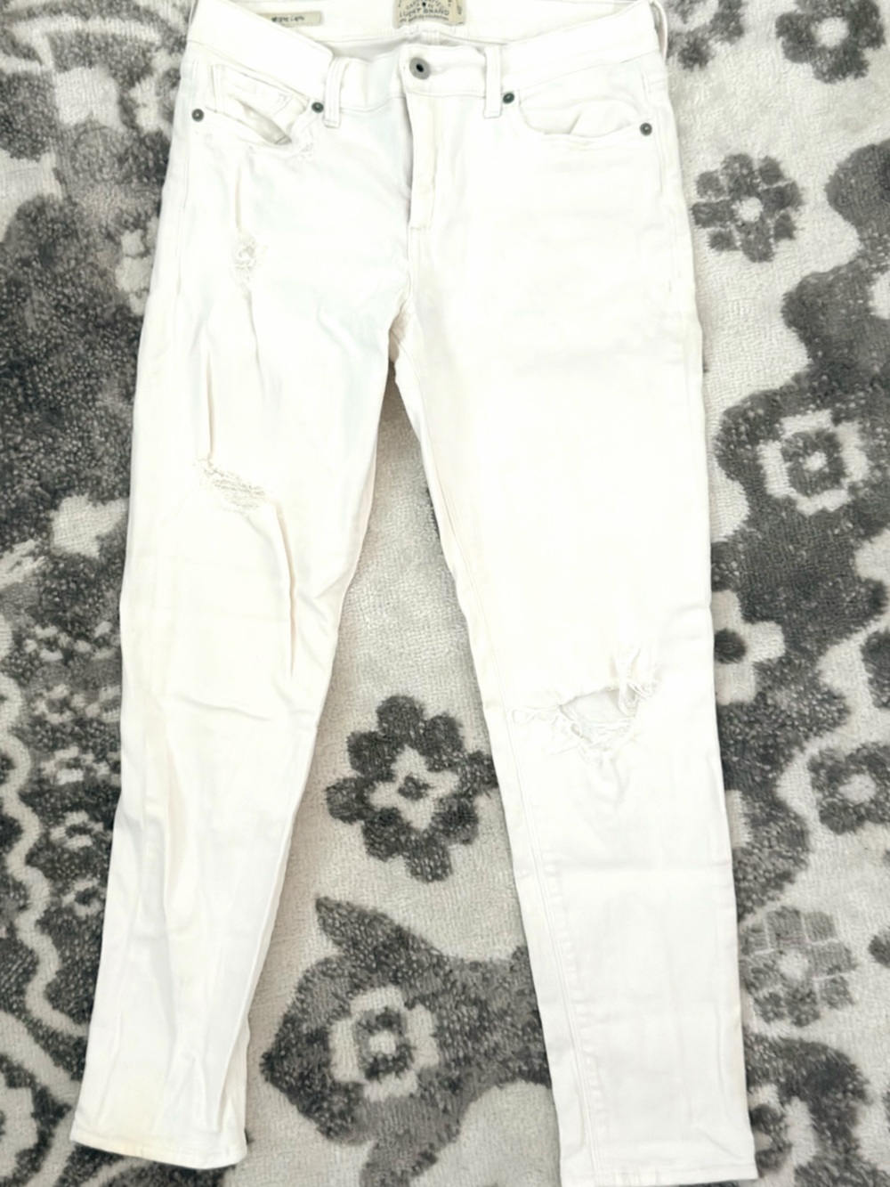 Lucky Brand White Distressed Women’s Skinny capri